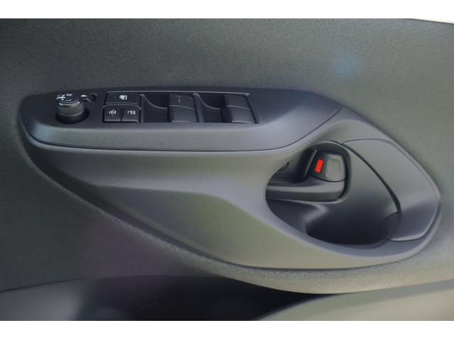ヤリス Ｘ　衝突被害軽減ブレーキ　純正８インチＤＡナビ　バックカメラ　スマートキー　ＥＴＣ　オートハイビーム　車線逸脱警報　クリアランスソナー　前後ドラレコ　先行車発進告知機能　電動格納ミラー　Ｂｌｕｅｔｏｏｔｈ接続　横滑り防止装置（33枚目）