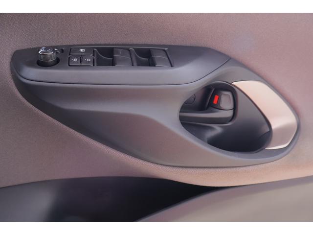 ヤリス ハイブリッドＺ　衝突被害軽減ブレーキ　純正８インチＤＡナビ　バックカメラ　ＢＳＭ　スマートキー　ＥＴＣ２．０　レーダークルーズ　オートハイビーム　車線逸脱警報　クリアランスソナー　ドラレコ　シートヒーター　Ｂｌｕｅｔｏｏｔｈ接続　ＬＥＤライト　横滑り防止装置（31枚目）