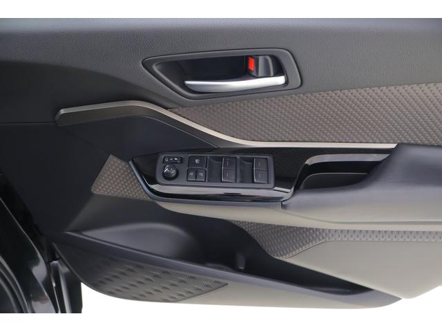 Ｃ－ＨＲ Ｇ　衝突被害軽減ブレーキ　レーダークルーズ　オートハイビーム　８インチディスプレイオーディオ　ＢＳＭ　スマートキー　ＥＴＣ　車線逸脱警報　Ｂｌｕｅｔｏｏｔｈ接続　ＬＥＤヘッドライト　純正１８インチＡＷ　横滑り防止装置（32枚目）