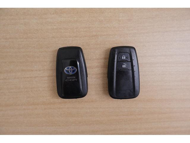 Ｃ－ＨＲ Ｇ　衝突被害軽減ブレーキ　レーダークルーズ　オートハイビーム　８インチディスプレイオーディオ　ＢＳＭ　スマートキー　ＥＴＣ　車線逸脱警報　Ｂｌｕｅｔｏｏｔｈ接続　ＬＥＤヘッドライト　純正１８インチＡＷ　横滑り防止装置（45枚目）