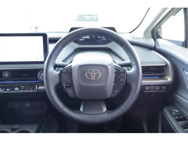 プリウス Ｚ　衝突被害軽減ブレーキ　１２．３インチＤＡナビ　地デジＴＶ　全周囲カメラ　ＢＳＭ　レーダークルーズ　車線逸脱警報　シートヒーター＆クール　ステアリングヒーター　ＡＣ１００Ｖ－１５００Ｗ　クリアランスソナー　ＥＴＣ２．０　パワーバックドア　ワンオーナー（13枚目）