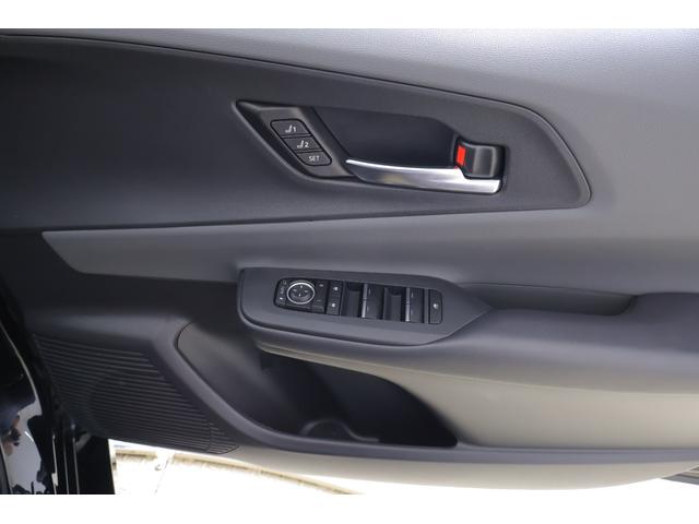 プリウス Ｚ　衝突被害軽減ブレーキ　１２．３インチＤＡナビ　地デジＴＶ　全周囲カメラ　ＢＳＭ　レーダークルーズ　車線逸脱警報　シートヒーター＆クール　ステアリングヒーター　ＡＣ１００Ｖ－１５００Ｗ　クリアランスソナー　ＥＴＣ２．０　パワーバックドア　ワンオーナー（41枚目）