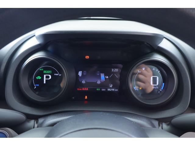 ヤリス ハイブリッドG 衝突被害軽減ブレーキ 純正8インチDAナビ バックカメラ スマートキー ETC レーダークルーズ 車線逸脱警報 オートハイビーム 先行車発進告知機能 クリアランスソナー Bluetooth接続 前後ドラレコ 横滑り防止装置(16枚目)