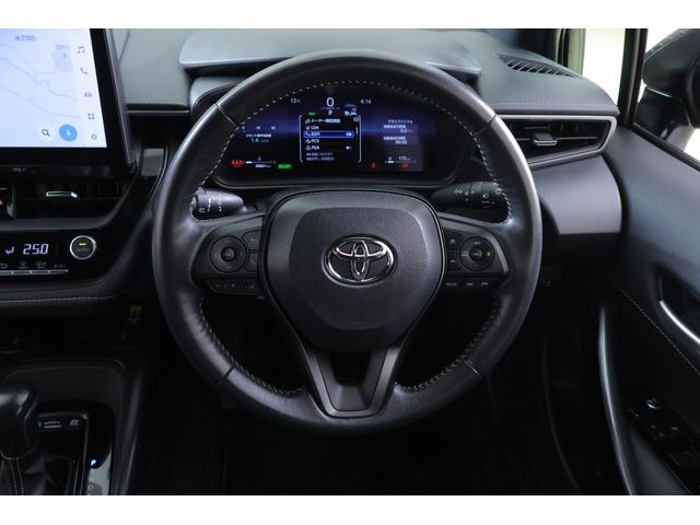 カローラツーリング ハイブリッド　ダブルバイビー　衝突被害軽減ブレーキ　ドラレコ　１０．５インチＤＡナビ　地デジＴＶ　バックカメラ　ＢＳＭ　レーダークルーズ　ＥＴＣ　車線逸脱警報　オートハイビーム　シートヒーター　ステアリングヒーター　ＡＣ１００Ｖ－１５００Ｗ　クリアランスソナー（13枚目）