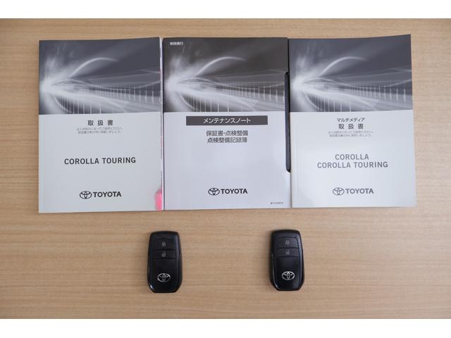カローラツーリング ハイブリッド　ダブルバイビー　衝突被害軽減ブレーキ　ドラレコ　１０．５インチＤＡナビ　地デジＴＶ　バックカメラ　ＢＳＭ　レーダークルーズ　ＥＴＣ　車線逸脱警報　オートハイビーム　シートヒーター　ステアリングヒーター　ＡＣ１００Ｖ－１５００Ｗ　クリアランスソナー（51枚目）