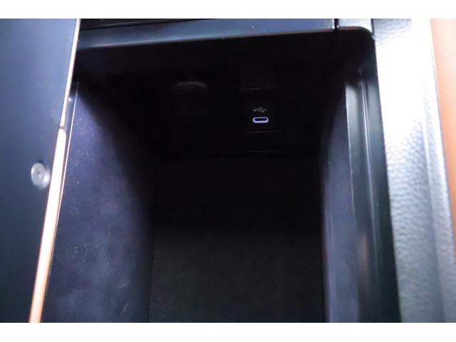 クラウンスポーツ Ｚ　４ＷＤ　１２．３インチＤＡナビ　地デジＴＶ　全周囲カメラ　ＢＳＭ　衝突被害軽減ブレーキ　レーダークルーズ　クリアランスソナー　車線逸脱警報　ＥＴＣ２．０　デジタルミラー　本革　シートヒーター＆クール　パワーバックドア　ＡＣ１００Ｖ－１５００Ｗ　前後ドラレコ（42枚目）