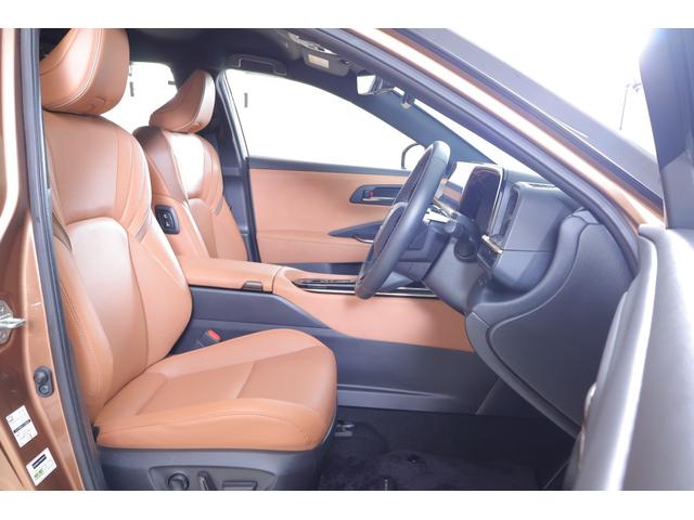 クラウンスポーツ Ｚ　４ＷＤ　１２．３インチＤＡナビ　地デジＴＶ　全周囲カメラ　ＢＳＭ　衝突被害軽減ブレーキ　レーダークルーズ　クリアランスソナー　車線逸脱警報　ＥＴＣ２．０　デジタルミラー　本革　シートヒーター＆クール　パワーバックドア　ＡＣ１００Ｖ－１５００Ｗ　前後ドラレコ（44枚目）