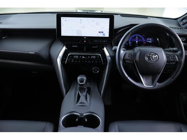 ハリアー Ｚ　レザーパッケージ　衝突被害軽減ブレーキ　レーダークルーズ　１２．３インチＪＢＬプレミアムナビ　地デジＴＶ　全周囲カメラ　ＢＳＭ　車線逸脱警報　クリアランスソナー　ＥＴＣ２．０　シートヒーター＆クール　パワーバックドア　デジタルミラー　ドラレコ　ワンオーナー（12枚目）