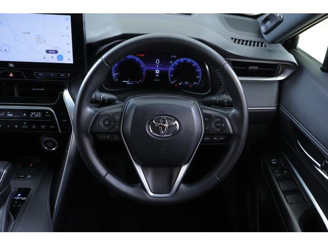 ハリアー Ｚ　衝突被害軽減ブレーキ　１２．３インチＪＢＬプレミアムナビ　地デジＴＶ　バックカメラ　ＢＳＭ　レーダークルーズ　車線逸脱警報　オートハイビーム　クリアランスソナー　ＥＴＣ　デジタルミラー　ドラレコ　パワーシート　パワーバックドア　ＬＥＤライト　ワンオーナー（13枚目）