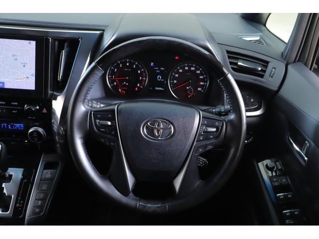 アルファード ２．５Ｓ　タイプゴールド　４ＷＤ　衝突被害軽減ブレーキ　９型ＤＡナビ　地デジＴＶ　バックカメラ　後席モニター　レーダークルーズ　オートハイビーム　車線逸脱警報　クリアランスソナー　ＥＴＣ　前後ドラレコ　ＡＣ１００Ｖ電源　パワーバックドア　３眼ＬＥＤライト（13枚目）