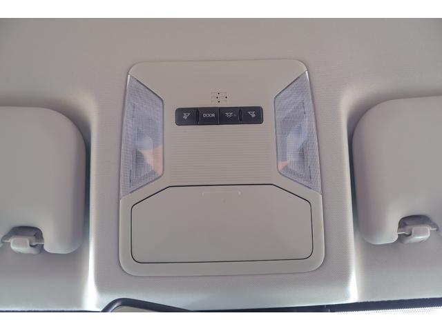 ＲＡＶ４ アドベンチャー　４ＷＤ　衝突被害軽減ブレーキ　純正９型ナビ　地デジＴＶ　バックカメラ　ＢＳＭ　スマートキー　レーダークルーズ　車線逸脱警報　クリアランスソナー　オートハイビーム　ＥＴＣ　パワーシート　パワーバックドア　ＬＥＤライト　横滑り防止装置　ワンオーナー（31枚目）