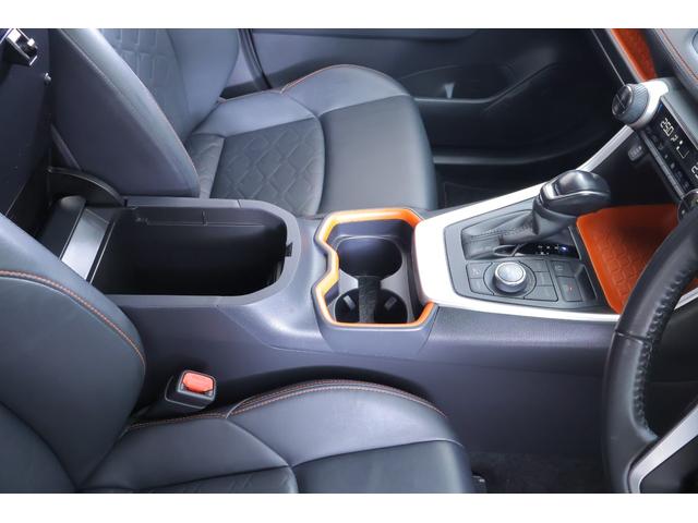 ＲＡＶ４ アドベンチャー　４ＷＤ　衝突被害軽減ブレーキ　純正９型ナビ　地デジＴＶ　バックカメラ　ＢＳＭ　スマートキー　レーダークルーズ　車線逸脱警報　クリアランスソナー　オートハイビーム　ＥＴＣ　パワーシート　パワーバックドア　ＬＥＤライト　横滑り防止装置　ワンオーナー（33枚目）