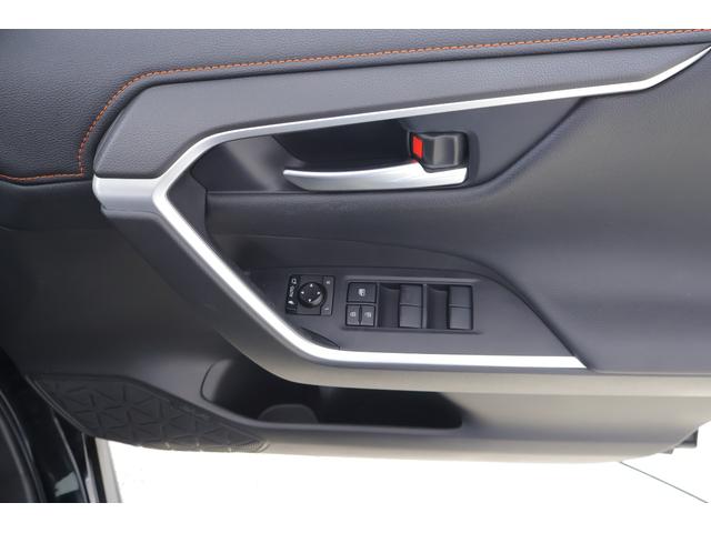 ＲＡＶ４ アドベンチャー　４ＷＤ　衝突被害軽減ブレーキ　純正９型ナビ　地デジＴＶ　バックカメラ　ＢＳＭ　スマートキー　レーダークルーズ　車線逸脱警報　クリアランスソナー　オートハイビーム　ＥＴＣ　パワーシート　パワーバックドア　ＬＥＤライト　横滑り防止装置　ワンオーナー（35枚目）