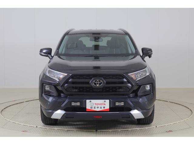 ＲＡＶ４ アドベンチャー　４ＷＤ　衝突被害軽減ブレーキ　純正９型ナビ　地デジＴＶ　バックカメラ　ＢＳＭ　スマートキー　レーダークルーズ　車線逸脱警報　クリアランスソナー　オートハイビーム　ＥＴＣ　パワーシート　パワーバックドア　ＬＥＤライト　横滑り防止装置　ワンオーナー（44枚目）