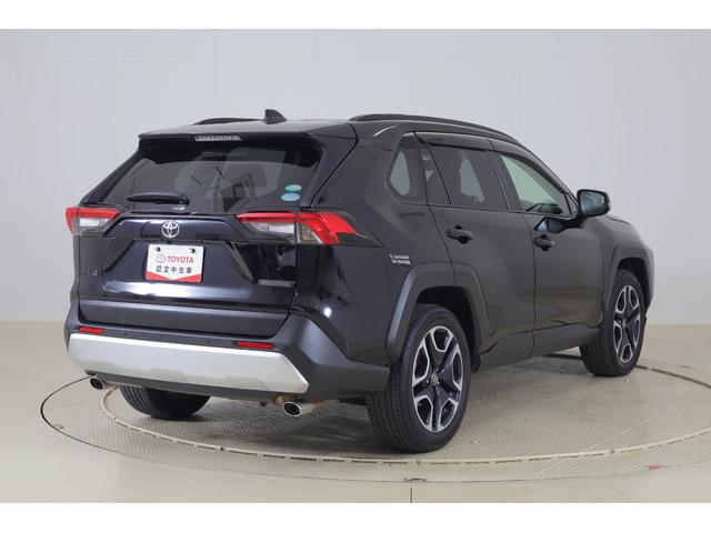 ＲＡＶ４ アドベンチャー　４ＷＤ　衝突被害軽減ブレーキ　純正９型ナビ　地デジＴＶ　バックカメラ　ＢＳＭ　スマートキー　レーダークルーズ　車線逸脱警報　クリアランスソナー　オートハイビーム　ＥＴＣ　パワーシート　パワーバックドア　ＬＥＤライト　横滑り防止装置　ワンオーナー（47枚目）