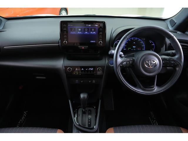 ヤリスクロス ハイブリッドZ アドベンチャー 衝突被害軽減ブレーキ BSM 純正8インチDA 地デジTV 全周囲カメラ レーダークルーズ 車線逸脱警報 オートハイビーム クリアランスソナー シートヒーター ステアリングヒーター 前後ドラレコ LEDヘッドライト ワンオーナー(12枚目)