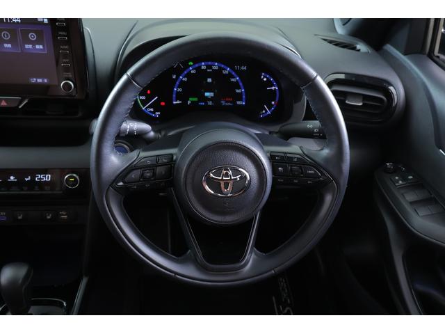 ヤリスクロス ハイブリッドZ アドベンチャー 衝突被害軽減ブレーキ BSM 純正8インチDA 地デジTV 全周囲カメラ レーダークルーズ 車線逸脱警報 オートハイビーム クリアランスソナー シートヒーター ステアリングヒーター 前後ドラレコ LEDヘッドライト ワンオーナー(13枚目)