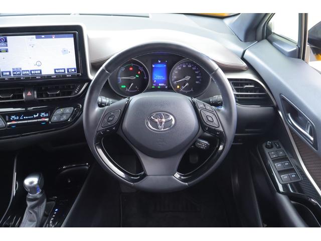 Ｃ－ＨＲ Ｇ　衝突被害軽減ブレーキ　純正９インチナビ　地デジＴＶ　バックカメラ　ＢＳＭ　スマートキー　ＥＴＣ２．０　レーダークルーズ　車線逸脱警報　オートハイビーム　クリアランスソナー　シートヒーター　Ｂｌｕｅｔｏｏｔｈ接続　ドラレコ　ＬＥＤライト　ワンオーナー（13枚目）