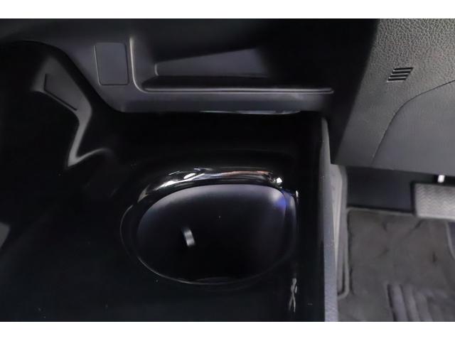 Ｃ－ＨＲ Ｇ　衝突被害軽減ブレーキ　純正９インチナビ　地デジＴＶ　バックカメラ　ＢＳＭ　スマートキー　ＥＴＣ２．０　レーダークルーズ　車線逸脱警報　オートハイビーム　クリアランスソナー　シートヒーター　Ｂｌｕｅｔｏｏｔｈ接続　ドラレコ　ＬＥＤライト　ワンオーナー（26枚目）