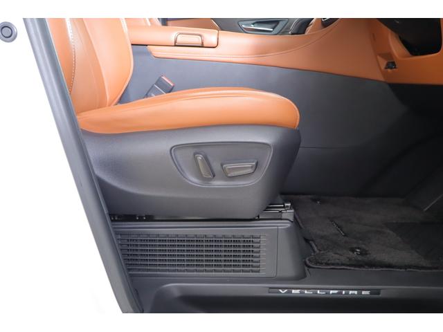 ヴェルファイアハイブリッド Z プレミア 4WD サンルーフ 衝突被害軽減ブレーキ 14インチDAナビ地デジ 全周囲カメラ BSM レーダークルーズ 車線逸脱警報 クリアランスソナー デジタルミラー シートヒーター&クール AC100Vー1500W パワーバックドア 3眼LEDライト(41枚目)