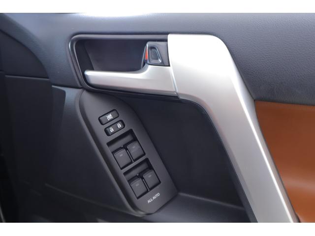 ランドクルーザープラド TX Lパッケージ 70thアニバーサリーリミテッド 4WD サンルーフ 衝突被害軽減ブレーキ 純正9型ナビ 地デジTV バックカメラ ETC2.0 レーダークルーズ 車線逸脱警報 オートハイビーム 本革 シートヒーター&クール クリアランスソナー 前後ドラレコ(37枚目)