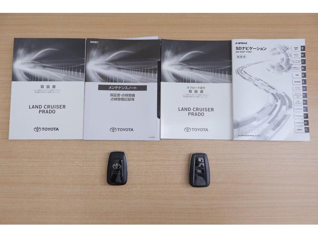 ランドクルーザープラド TX Lパッケージ 70thアニバーサリーリミテッド 4WD サンルーフ 衝突被害軽減ブレーキ 純正9型ナビ 地デジTV バックカメラ ETC2.0 レーダークルーズ 車線逸脱警報 オートハイビーム 本革 シートヒーター&クール クリアランスソナー 前後ドラレコ(54枚目)