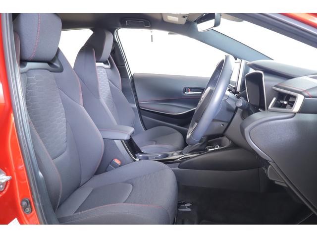 カローラスポーツ ハイブリッドＧ　Ｚ　衝突被害軽減ブレーキ　純正９インチナビ　地デジＴＶ　バックカメラ　スマートキー　ＥＴＣ　レーダークルーズ　車線逸脱警報　オートハイビーム　Ｂｌｕｅｔｏｏｔｈ接続　ＬＥＤヘッドライト　純正１８インチＡＷ　横滑り防止装置（32枚目）