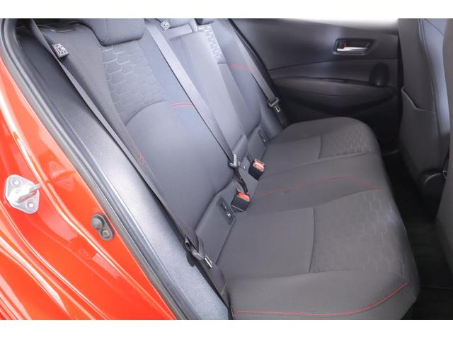 カローラスポーツ ハイブリッドＧ　Ｚ　衝突被害軽減ブレーキ　純正９インチナビ　地デジＴＶ　バックカメラ　スマートキー　ＥＴＣ　レーダークルーズ　車線逸脱警報　オートハイビーム　Ｂｌｕｅｔｏｏｔｈ接続　ＬＥＤヘッドライト　純正１８インチＡＷ　横滑り防止装置（34枚目）