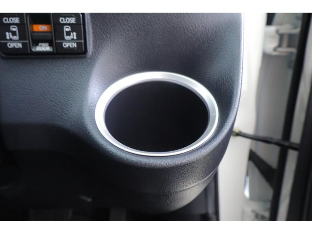 シエンタ G 衝突被害軽減ブレーキ 純正9インチナビ 地デジTV 全周囲カメラ スマートキー ETC2.0 クリアランスソナー 車線逸脱警報 オートハイビーム 両側電動ドア ドラレコ 先行車発進告知機能 Bluetooth接続 LEDライト 横滑防止装置 当社社用車(35枚目)