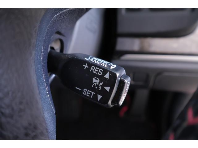 クラウンハイブリッド アスリートＧ　リボーンピンク　サンルーフ　レーダークルーズ　プリクラッシュセーフティ　純正ＨＤＤナビ　地デジＴＶ　パノラミックビューモニター　クリアランスソナー　スマートキー　ＥＴＣ　オートハイビーム　白本革　シートヒーター　１８インチＡＷ　横滑り防止装置（22枚目）