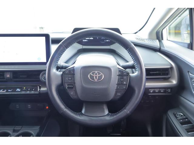 プリウス Ｚ　４ＷＤ　モデリスタフルエアロ　衝突被害軽減ブレーキ　パノラマルーフ　１２．３インチＤＡ　地デジＴＶ　全周囲カメラ　ＢＳＭ　レーダークルーズ　車線逸脱警報　ＥＴＣ２．０　シートヒーター＆クール　ＡＣ１００Ｖー１５００Ｗ　デジタルミラー　前後ドラレコ（13枚目）