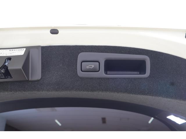 ハリアー プログレス　メタルアンド　レザーパッケージ　モデリスタエアロ　衝突被害軽減ブレーキ　サンルーフ　純正ＪＢＬプレミアムナビ　地デジＴＶ　全周囲カメラ　レーダークルーズ　ＥＴＣ　クリアランスソナー　車線逸脱警報　シートヒーター＆クール　パワーバックドア　前後ドラレコ（49枚目）