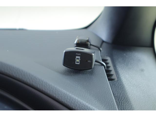 ヴォクシー ＺＳ　４ＷＤ　純正９インチナビ　地デジＴＶ　バックカメラ　後席モニター　スマートキー　ＥＴＣ　コーナーセンサー　両側電動スライドドア　Ｂｌｕｅｔｏｏｔｈ接続　アイドリングストップ　ＬＥＤヘッドライト　純正アルミ　横滑り防止装置（27枚目）