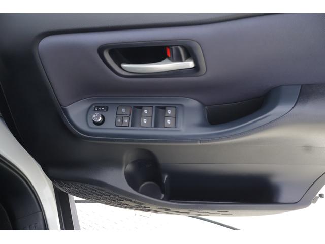 ヴォクシー ＺＳ　４ＷＤ　純正９インチナビ　地デジＴＶ　バックカメラ　後席モニター　スマートキー　ＥＴＣ　コーナーセンサー　両側電動スライドドア　Ｂｌｕｅｔｏｏｔｈ接続　アイドリングストップ　ＬＥＤヘッドライト　純正アルミ　横滑り防止装置（32枚目）