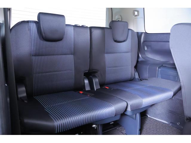 ヴォクシー ＺＳ　４ＷＤ　純正９インチナビ　地デジＴＶ　バックカメラ　後席モニター　スマートキー　ＥＴＣ　コーナーセンサー　両側電動スライドドア　Ｂｌｕｅｔｏｏｔｈ接続　アイドリングストップ　ＬＥＤヘッドライト　純正アルミ　横滑り防止装置（38枚目）