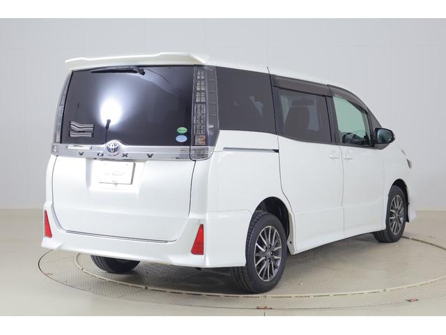 ヴォクシー ＺＳ　４ＷＤ　純正９インチナビ　地デジＴＶ　バックカメラ　後席モニター　スマートキー　ＥＴＣ　コーナーセンサー　両側電動スライドドア　Ｂｌｕｅｔｏｏｔｈ接続　アイドリングストップ　ＬＥＤヘッドライト　純正アルミ　横滑り防止装置（43枚目）