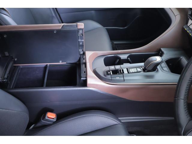 クラウンクロスオーバー Ｇレザーパッケージ　４ＷＤ　１２．３インチＤＡ　地デジＴＶ　全周囲カメラ　ＢＳＭ　衝突被害軽減ブレーキ　レーダークルーズ　車線逸脱警報　クリアランスソナー　ＥＴＣ２．０　本革　シートヒーター＆クール　ＡＣ１００Ｖー１５００Ｗ　前後ドラレコ　４眼ＬＥＤライト（38枚目）