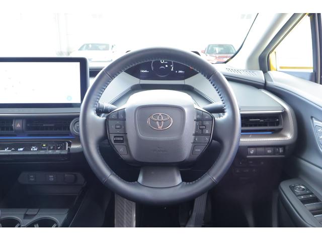 プリウス Ｚ　衝突被害軽減ブレーキ　ＢＳＭ　１２．３インチＤＡ地デジ　全周囲カメラ　ＥＴＣ２．０　レーダークルーズ　車線逸脱警報　オートハイビーム　シートヒーター＆クール　パワーシート　ステアリングヒーター　ＡＣ１００Ｖ－１５００Ｗ　クリアランスソナー　パワーバックドア（13枚目）