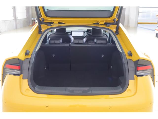 プリウス Ｚ　衝突被害軽減ブレーキ　ＢＳＭ　１２．３インチＤＡ地デジ　全周囲カメラ　ＥＴＣ２．０　レーダークルーズ　車線逸脱警報　オートハイビーム　シートヒーター＆クール　パワーシート　ステアリングヒーター　ＡＣ１００Ｖ－１５００Ｗ　クリアランスソナー　パワーバックドア（50枚目）