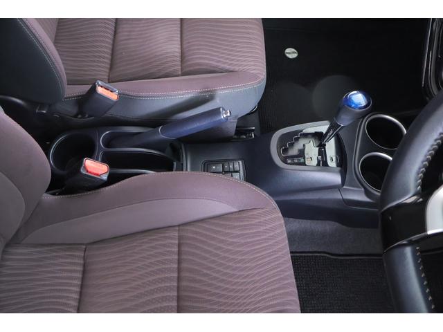 アクア Ｇ　衝突被害軽減ブレーキ　純正ＳＤナビＴＶ　バックカメラ　スマートキー　ＥＴＣ　クルーズコントロール　オートハイビーム　車線逸脱警報　シートヒーター　先行車発進告知機能　ＬＥＤヘッドライト　純正アルミ　Ｂｌｕｅｔｏｏｔｈ接続　横滑防止装置（29枚目）