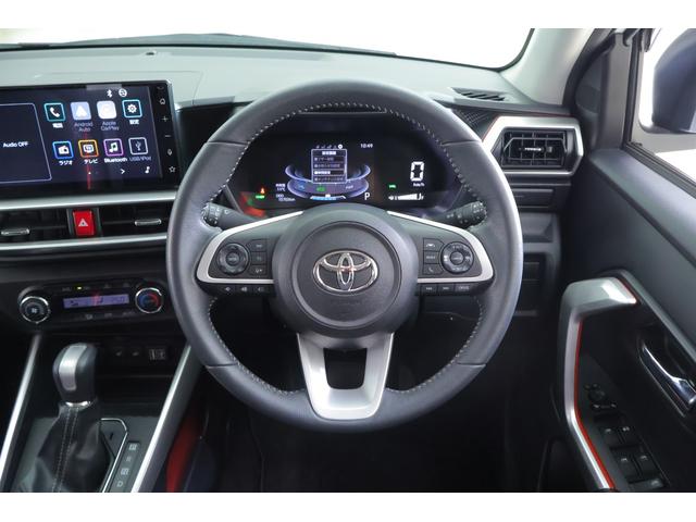 ライズ Ｚ　衝突被害軽減ブレーキ　純正９インチＤＡ　地デジＴＶ　全周囲カメラ　ＢＳＭ　スマートキー　ＥＴＣ２．０　レーダークルーズ　オートハイビーム　車線逸脱警報　コーナーセンサー　前後ドラレコ　シートヒーター　ＬＥＤヘッドライト　先行車発進告知機能　ワンオーナー（13枚目）