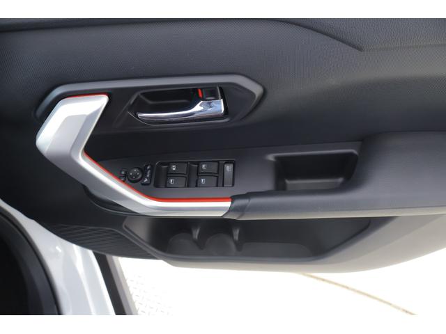 ライズ Ｚ　衝突被害軽減ブレーキ　純正９インチＤＡ　地デジＴＶ　全周囲カメラ　ＢＳＭ　スマートキー　ＥＴＣ２．０　レーダークルーズ　オートハイビーム　車線逸脱警報　コーナーセンサー　前後ドラレコ　シートヒーター　ＬＥＤヘッドライト　先行車発進告知機能　ワンオーナー（42枚目）