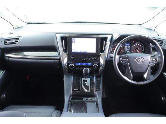 アルファード ２．５Ｓ　Ｃパッケージ　衝突被害軽減ブレーキ　９型ＤＡナビ　地デジＴＶ　バックカメラ　ＥＴＣ　レーダークルーズ　ＢＳＭ　車線逸脱警報　シートヒーター＆クール　ステアリングヒーター　クリアランスソナー　デジタルミラー　ドラレコ　パワーバックドア　３眼ＬＥＤライト（12枚目）