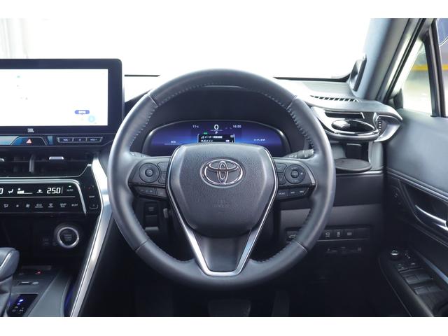 ハリアー Ｚ　レザーパッケージ　モデリスタエアロ　衝突被害軽減ブレーキ　１２．３インチＪＢＬナビ　地デジＴＶ　全周囲カメラ　ＢＳＭ　レーダークルーズ　車線逸脱警報　クリアランスソナー　ＥＴＣ　シートヒーター＆クール　パワーバックドア　デジタルミラー　ドラレコ　ワンオーナー（13枚目）