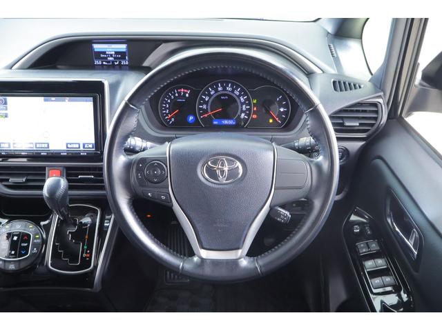 ヴォクシー ＺＳ　煌　衝突被害軽減ブレーキ　純正９インチナビ　地デジＴＶ　バックカメラ　スマートキー　ＥＴＣ　クルーズコントロール　車線逸脱警報　オートハイビーム　両側電動ドア　先行車発進告知機能　Ｂｌｕｅｔｏｏｔｈ接続　ＬＥＤヘッドライト　ドライブレコーダー　横滑防止装置（13枚目）