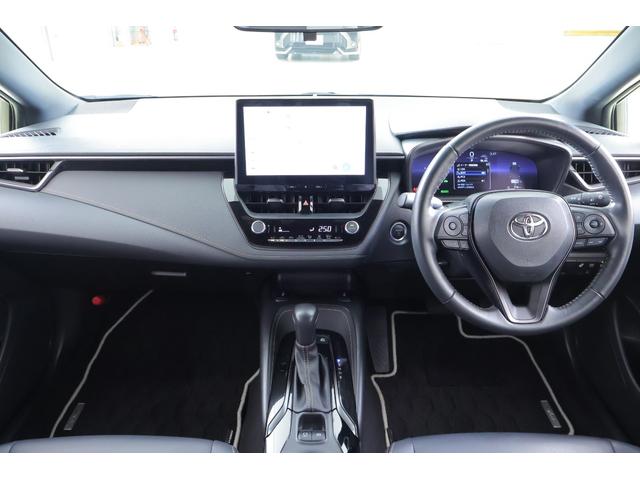 カローラツーリング ハイブリッド　ダブルバイビー　衝突被害軽減ブレーキ　ドラレコ　１０．５インチＤＡナビ　地デジＴＶ　バックカメラ　ＢＳＭ　レーダークルーズ　ＥＴＣ２．０　車線逸脱警報　クリアランスソナー　シートヒーター　ステアリングヒーター　ＡＣ１００Ｖ－１５００Ｗ　ワンオーナー（12枚目）