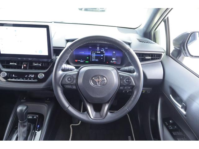 カローラツーリング ハイブリッド　ダブルバイビー　衝突被害軽減ブレーキ　ドラレコ　１０．５インチＤＡナビ　地デジＴＶ　バックカメラ　ＢＳＭ　レーダークルーズ　ＥＴＣ２．０　車線逸脱警報　クリアランスソナー　シートヒーター　ステアリングヒーター　ＡＣ１００Ｖ－１５００Ｗ　ワンオーナー（13枚目）