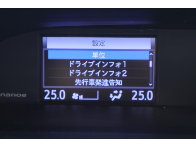 ノア ハイブリッドＳｉ　ダブルバイビーＩＩＩ　衝突被害軽減ブレーキ　純正９インチナビ　地デジＴＶ　バックカメラ　後席モニター　スマートキー　ＥＴＣ　クルコン　車線逸脱警報　オートハイビーム　両側電動ドア　クリアランスソナー　シートヒーター　前後ドラレコ　ＬＥＤライト（18枚目）