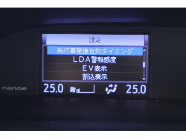 ノア ハイブリッドＳｉ　ダブルバイビーＩＩＩ　衝突被害軽減ブレーキ　純正９インチナビ　地デジＴＶ　バックカメラ　後席モニター　スマートキー　ＥＴＣ　クルコン　車線逸脱警報　オートハイビーム　両側電動ドア　クリアランスソナー　シートヒーター　前後ドラレコ　ＬＥＤライト（19枚目）