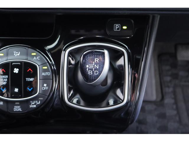 ノア ハイブリッドＳｉ　ダブルバイビーＩＩＩ　衝突被害軽減ブレーキ　純正９インチナビ　地デジＴＶ　バックカメラ　後席モニター　スマートキー　ＥＴＣ　クルコン　車線逸脱警報　オートハイビーム　両側電動ドア　クリアランスソナー　シートヒーター　前後ドラレコ　ＬＥＤライト（25枚目）